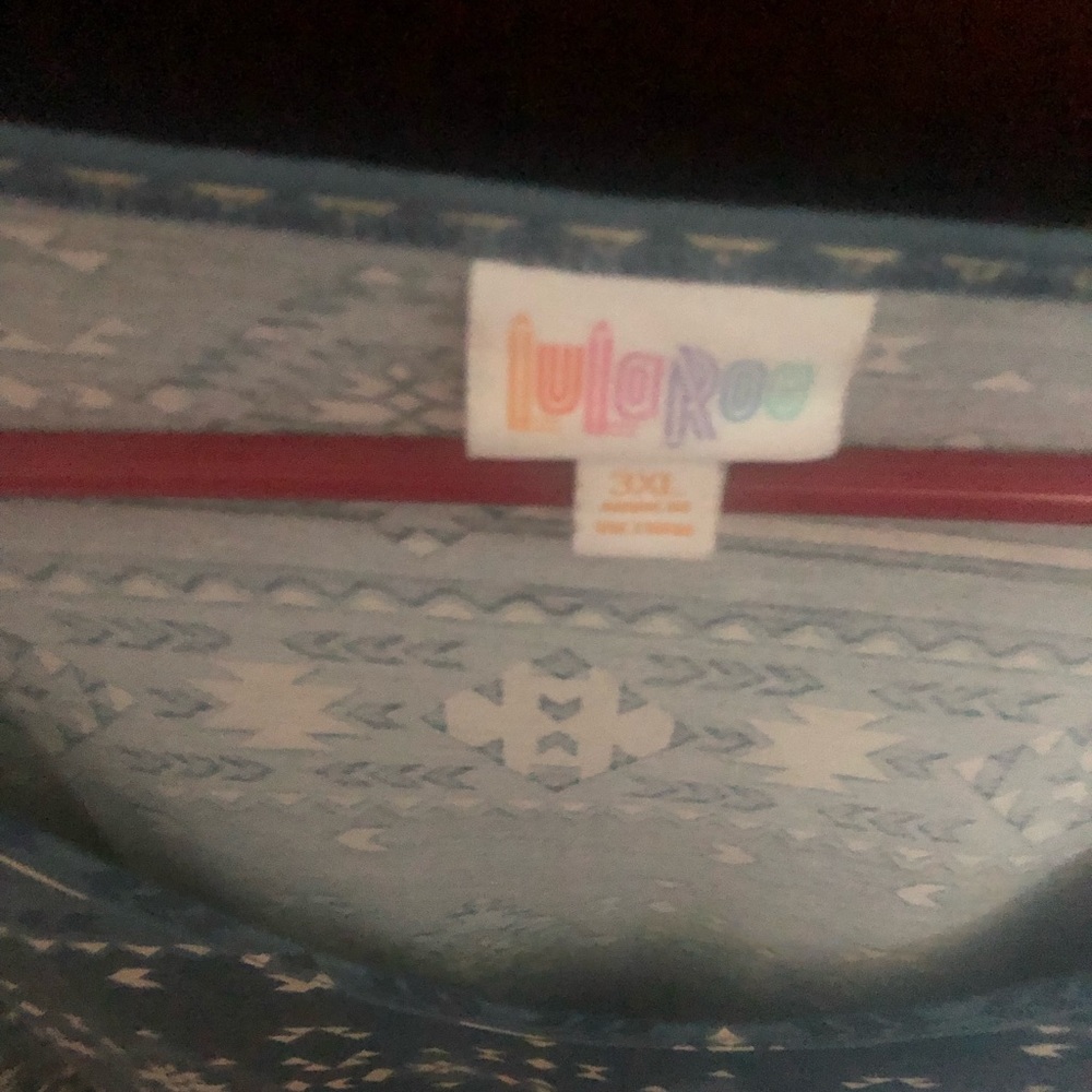 LuLaRoe top - Picture 2 of 2